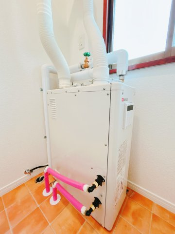 【発電・温水設備】 | 北見市桜町５丁目１０番地８　中古売家 | 【リフォーム後】ボイラーです。こちらは新品交換致しました。