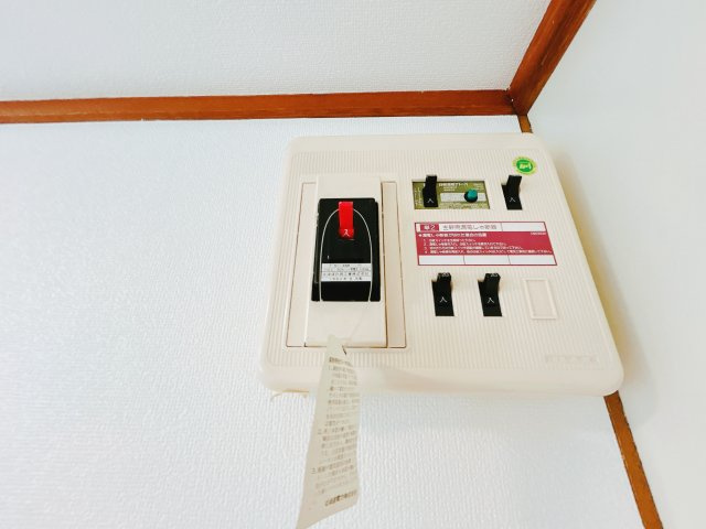北見市桜町５丁目１０番地８　中古売家の発電・温水設備|【リフォーム後】ブレーカーです。