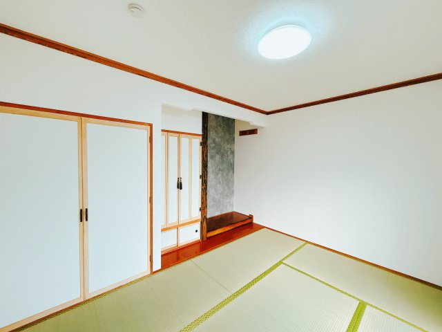 北見市桜町５丁目１０番地８　中古売家の和室|【リフォーム後】1階和室別アングルです。