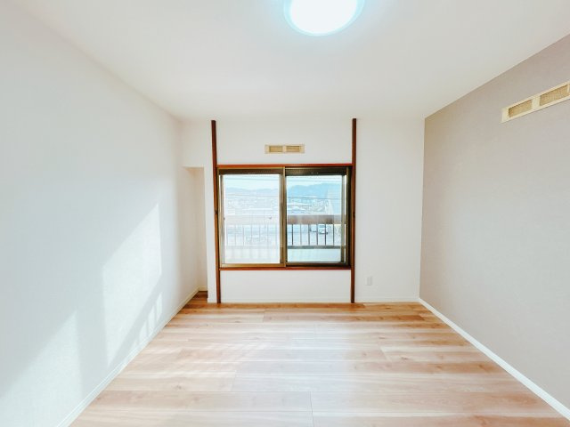 【洋室】 | 北見市桜町５丁目１０番地８　中古売家 | 【リフォーム後】和室別アングル