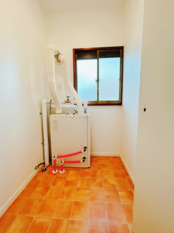 【洗面所】 | 北見市桜町５丁目１０番地８　中古売家 | 【リフォーム後】洗面所別アングル