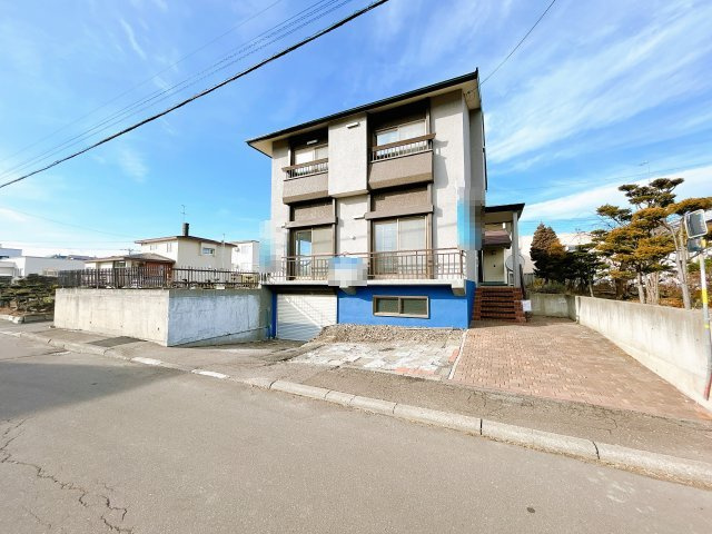 北見市桜町５丁目１０番地８　中古売家の外観|【リフォーム後】外観別アングル