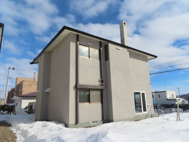 【外観】 | 北見市桜町５丁目１０番地８　中古売家 | 【リフォーム後】外観別アングル