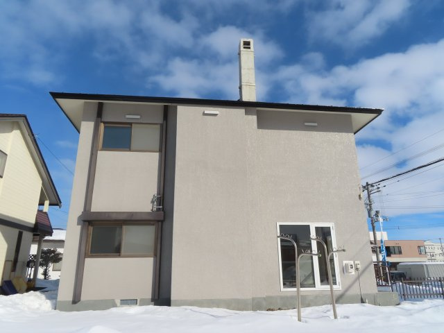 北見市桜町５丁目１０番地８　中古売家の外観|【リフォーム後】外観別アングル