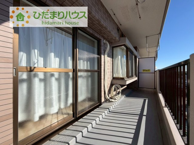 【バルコニー】 | キャッスル土浦  | バルコニーはあなただけの花火会場。色とりどりの花火が夜空を彩ります。