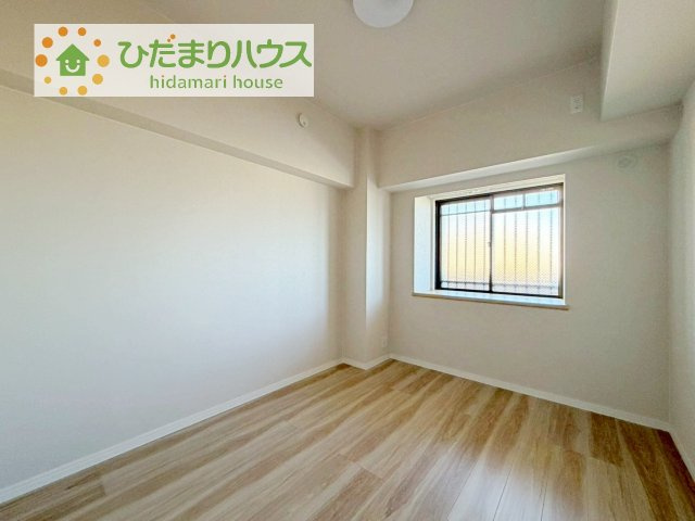 【洋室】 | キャッスル土浦  | 机にベットを置けば子供部屋の完成です！