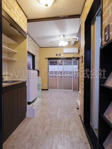 小平市仲町のアパートの玄関