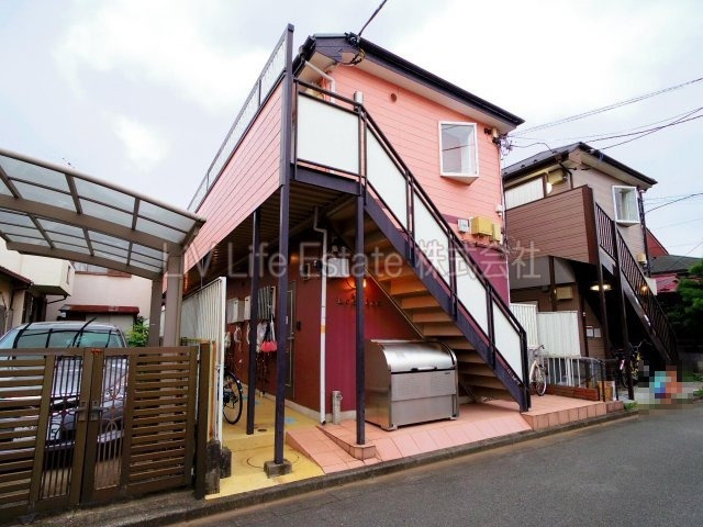 小平市仲町のアパートのエントランス