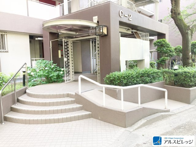 朝日センチュリーみずほ台C棟のエントランス