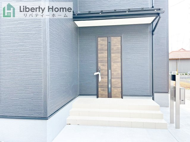 かすみがうら市下稲吉2期　新築戸建　6号棟のエントランス