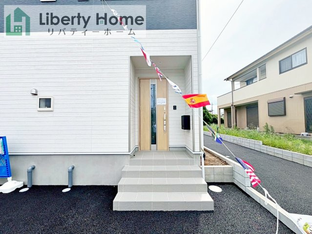 石岡市鹿の子第1　新築戸建　2号棟のエントランス