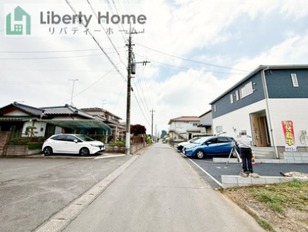 石岡市鹿の子第1　新築戸建　2号棟の前面道路含む現地写真