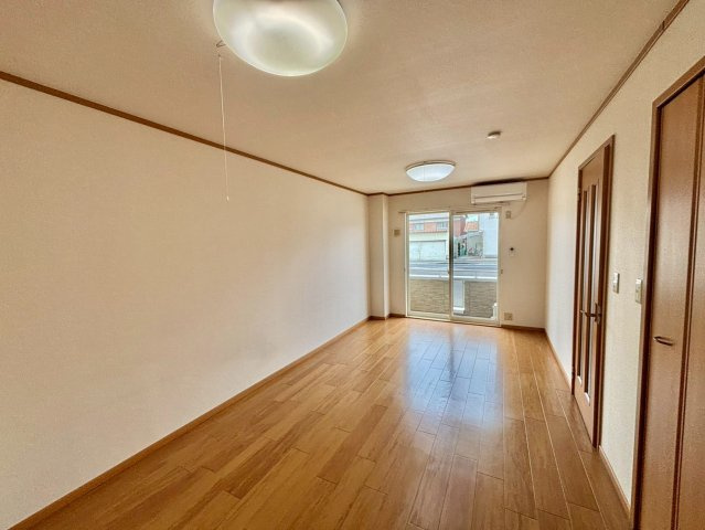 サニーレジデンスの居間・リビング