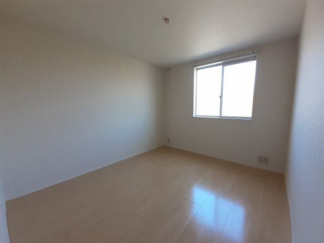 サンビレッジ定府の洋室|※反転タイプの部屋写真です