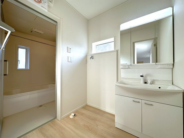 明石市大久保町松陰新築戸建１号棟の独立洗面台