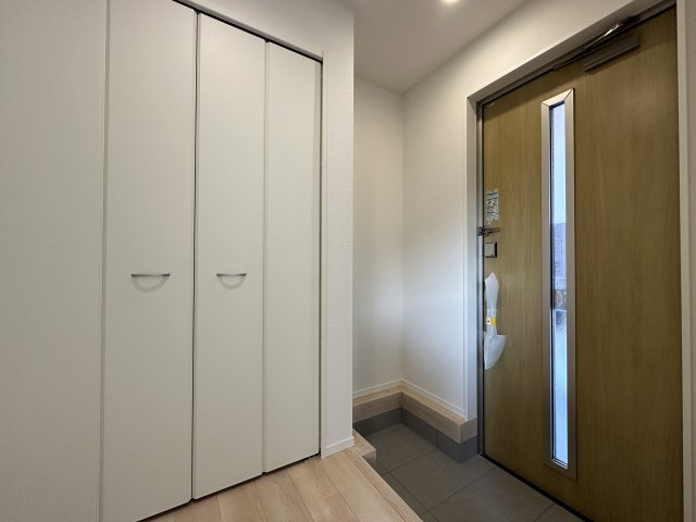 明石市大久保町松陰新築戸建１号棟の玄関