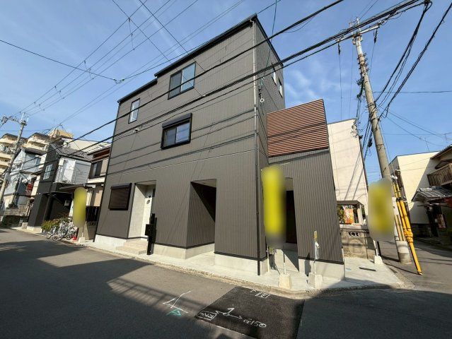 西七条名倉町の前面道路含む現地写真|現在建築中です！完成予定は３月頃の予定をしております♪
４月からの新生活に是非周辺のご案内も可能ですので、お気軽にお問い合わせください！