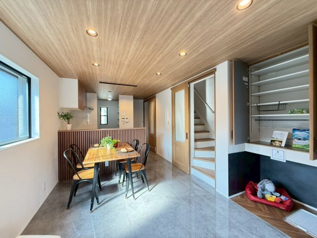 西七条名倉町の前面道路含む現地写真|現在建築中です！完成予定は３月頃の予定をしております♪
４月からの新生活に是非周辺のご案内も可能ですので、お気軽にお問い合わせください！