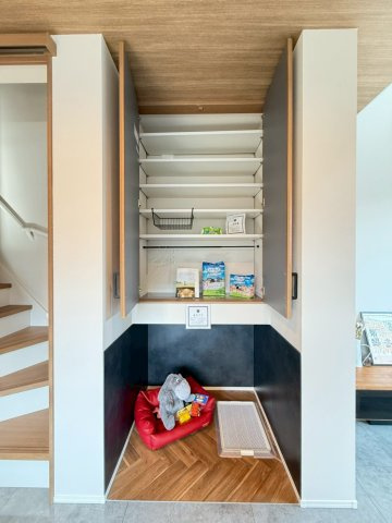 西七条名倉町の前面道路含む現地写真|南西角地の物件です！南側幅員約３.７ｍです。建築完了が楽しみですね！