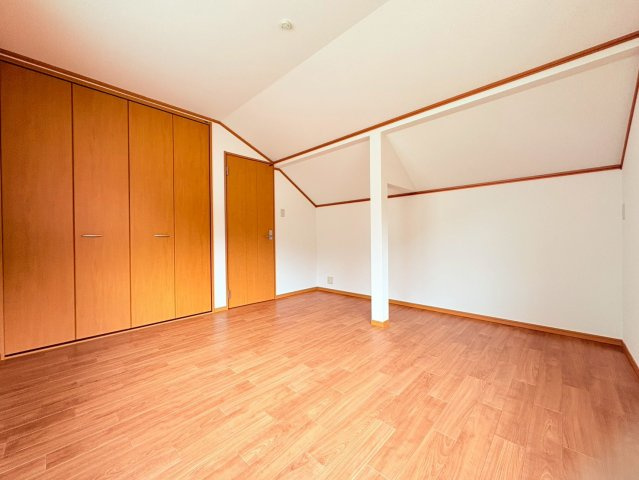 小山中島町の洋室
