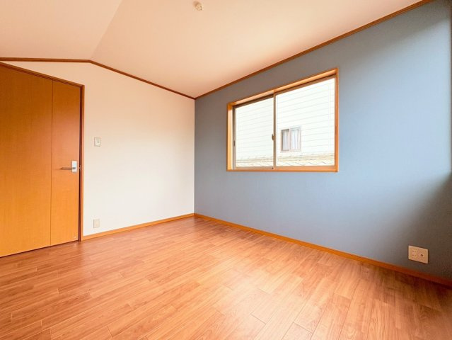 小山中島町の洋室