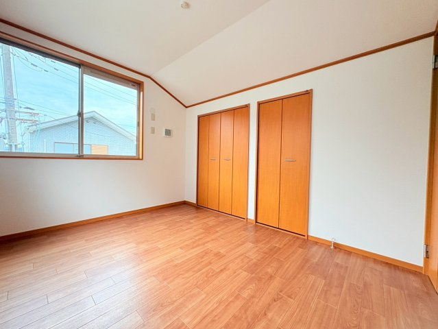 小山中島町の洋室