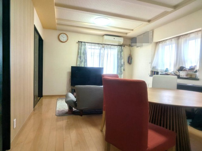 【居間・リビング】 | ■新規専任物件■茨木市平田二丁目 | ■明るい南向きのLDKは１７帖あり広々しています