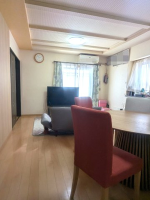 【居間・リビング】 | ■新規専任物件■茨木市平田二丁目 | ■明るい南向きのLDKは１７帖あり広々しています