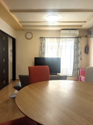 【居間・リビング】 | ■新規専任物件■茨木市平田二丁目 | ■明るい南向きのLDKは１７帖あり広々しています