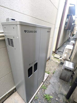 【発電・温水設備】 | ■新規専任物件■茨木市平田二丁目 | ■エネファーム
「エネファーム」は、水素と酸素でエネルギー（電気とお湯）をつくります。