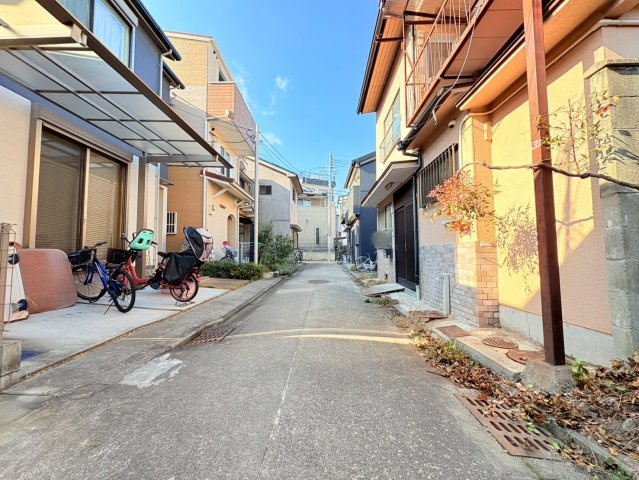 太秦安井西裏町の前面道路含む現地写真