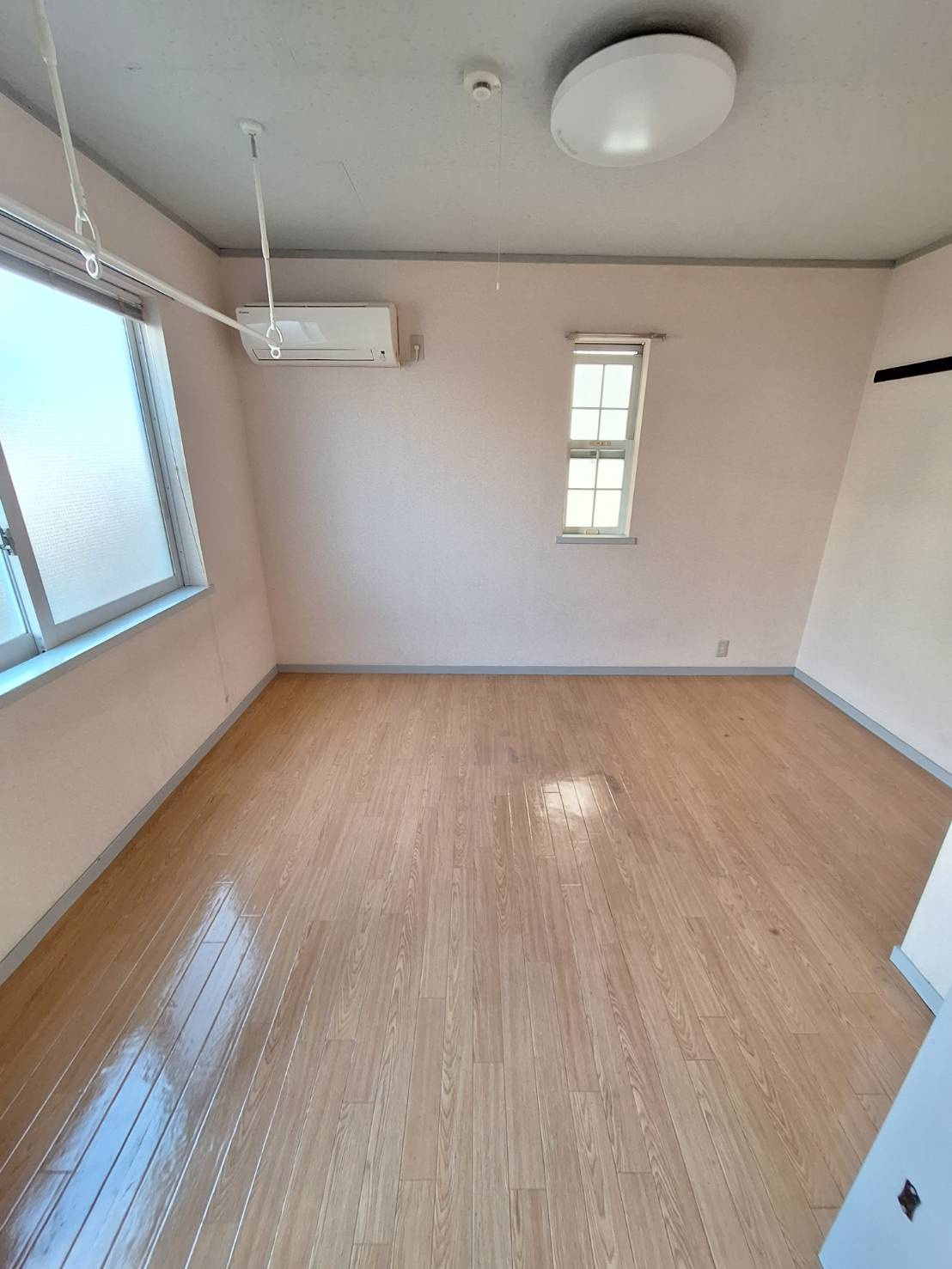 メゾンシャロームの居間・リビング