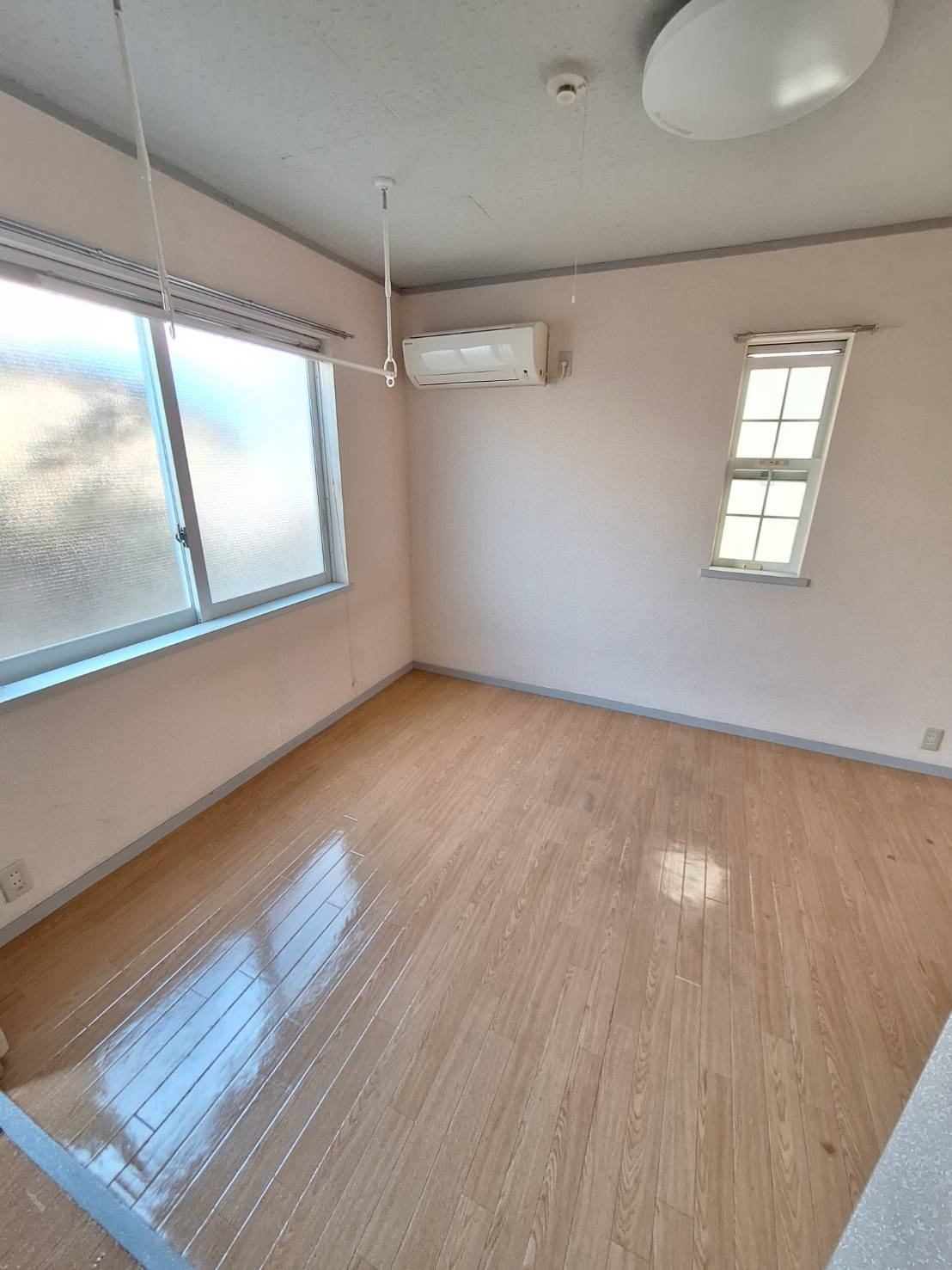 メゾンシャロームの居間・リビング