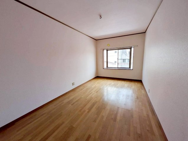 聚楽廻西町の洋室|約６.８帖の洋室です。