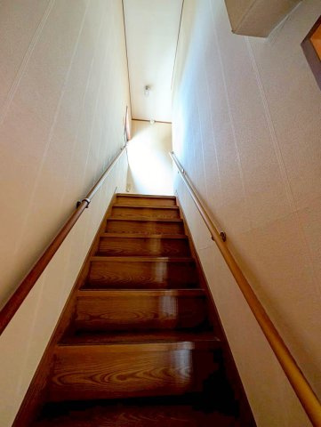 聚楽廻西町の内装|階段