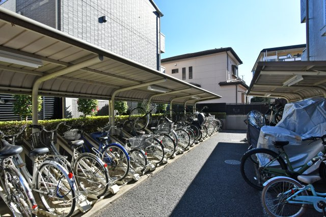 コスモ大宮プレステージの駐輪場