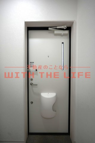 グランメゾン【キャッシュバック対象物件】の玄関|明るい玄関です