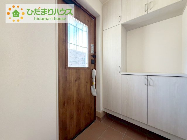 郡山市安積荒井3丁目第2　新築戸建　1号棟の独立洗面台|大きな三面鏡の独立洗面。鏡の後ろは収納となっているのでスッキリと整理できます！