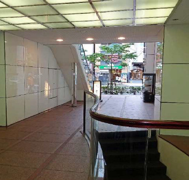 正直家ビル　B1Fのロビー