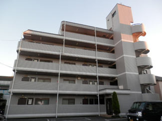 【外観】 | 閑静な住宅街に立地・高級感あふれる外観