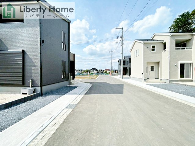 かすみがうら市下稲吉2期　新築戸建　7号棟の前面道路含む現地写真