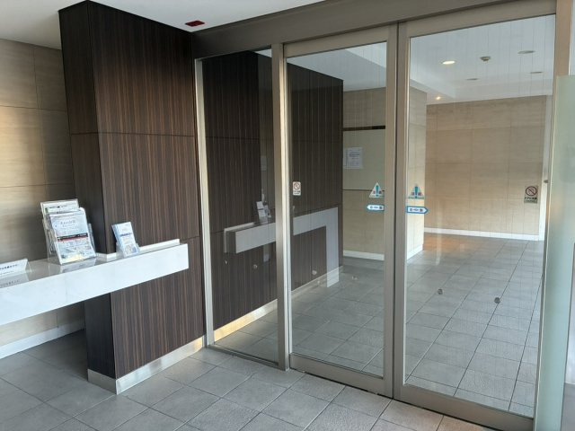 「オール電化」高知市東雲町　サーパス知寄　中古マンションのエントランス|お子さまのいるご家庭も安心のオートロック付き♪
