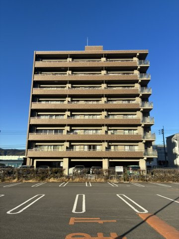 「オール電化」高知市東雲町　サーパス知寄　中古マンションの駐車場|整った街並みに映える、落ち着いた佇まいの分譲マンション