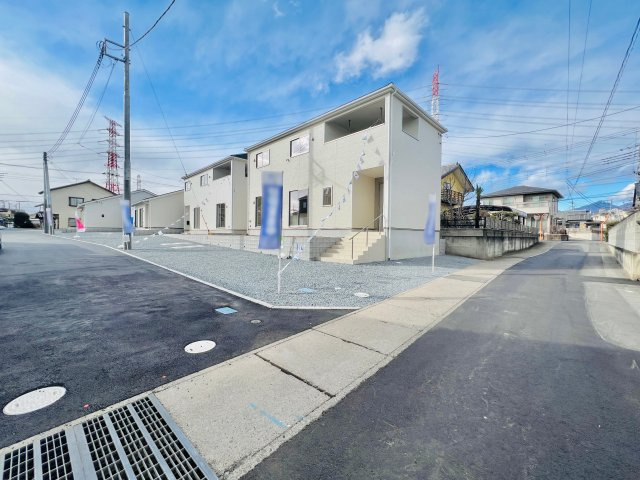 高崎市箕郷町下芝の前面道路含む現地写真|前面道路広々で駐車も楽々♪