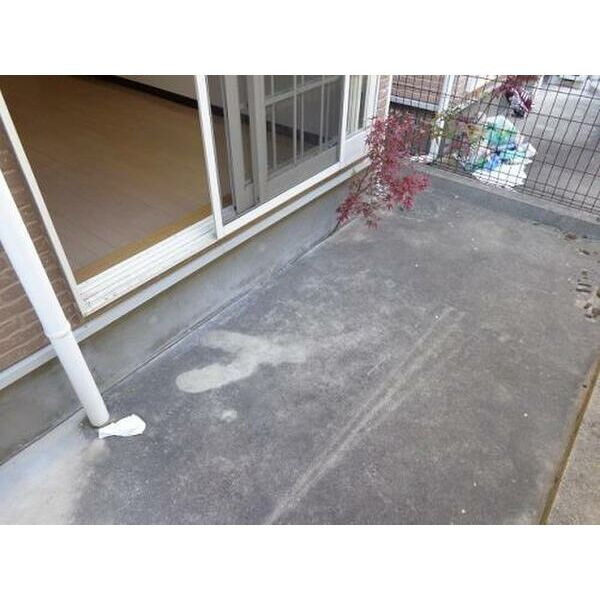 リブレア中部大学前B棟の庭