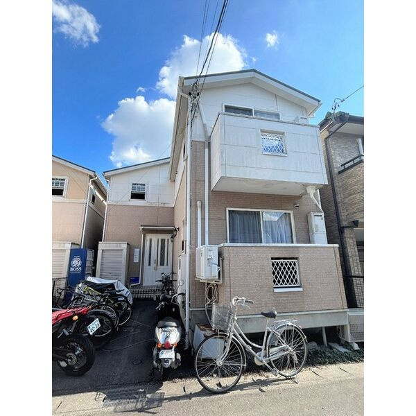 リブレア中部大学前B棟の外観