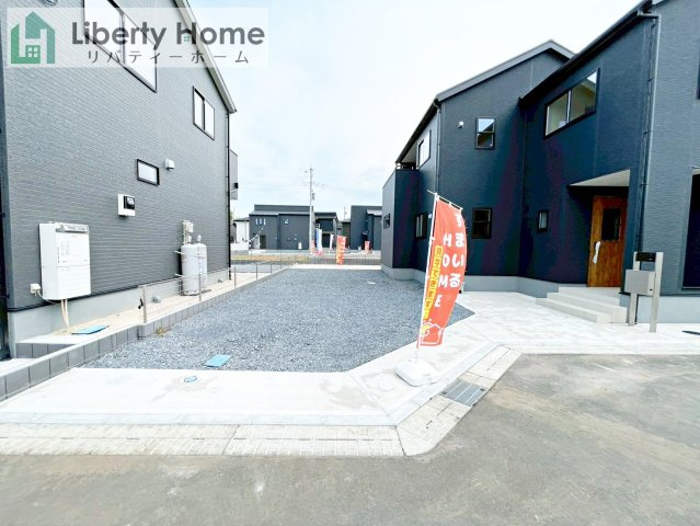 かすみがうら市下稲吉2期　新築戸建　8号棟の駐車場