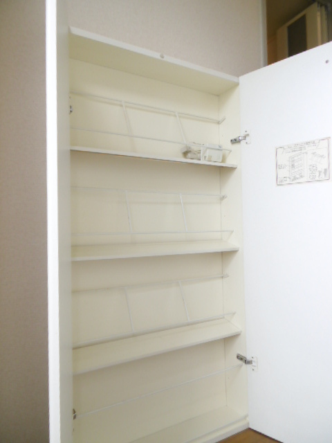 ウイングヴィラの設備|下駄箱