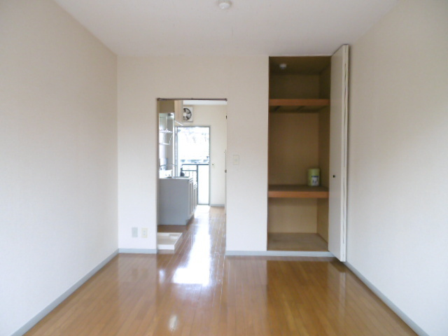 ウイングヴィラの洋室|防水板