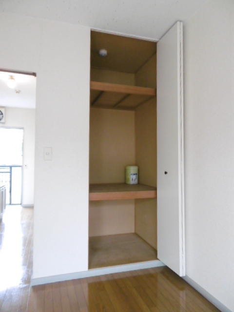 ウイングヴィラの収納|バルコニー